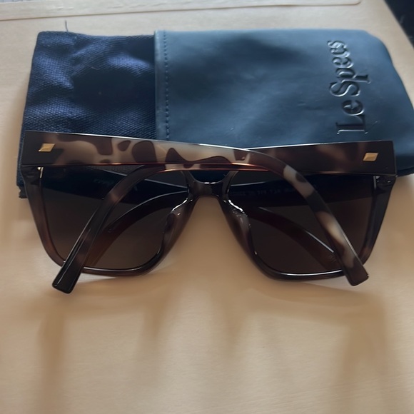 Brand new sun glasses in perfect conditions. - Picture 3 of 3